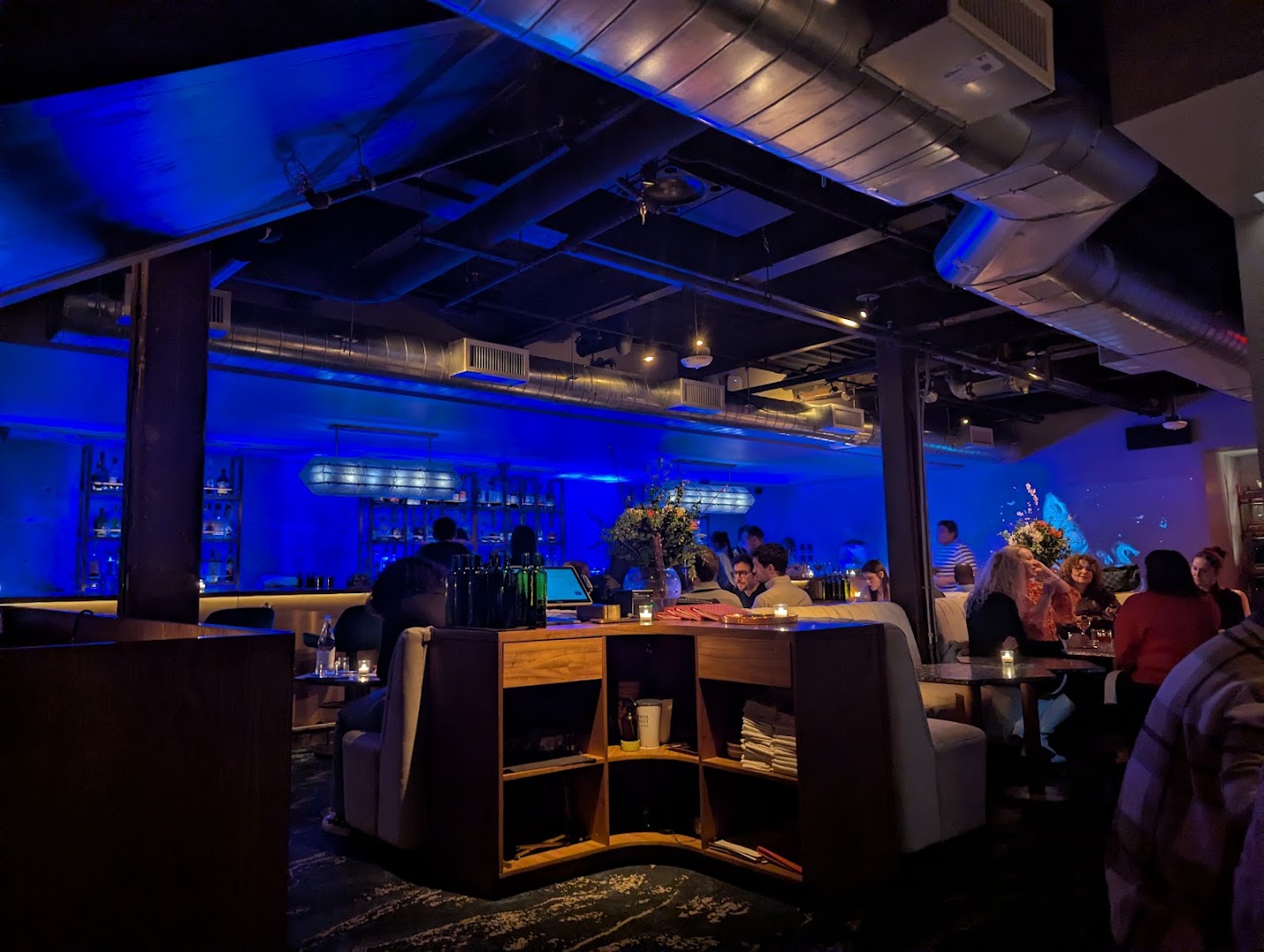Florería Atlántico: bar's vibrant atmosphere