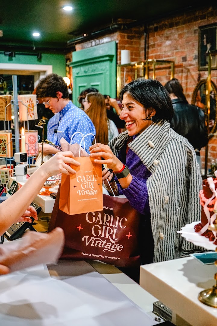 Garlic Girl Vintage: shop atmosphere and customers
