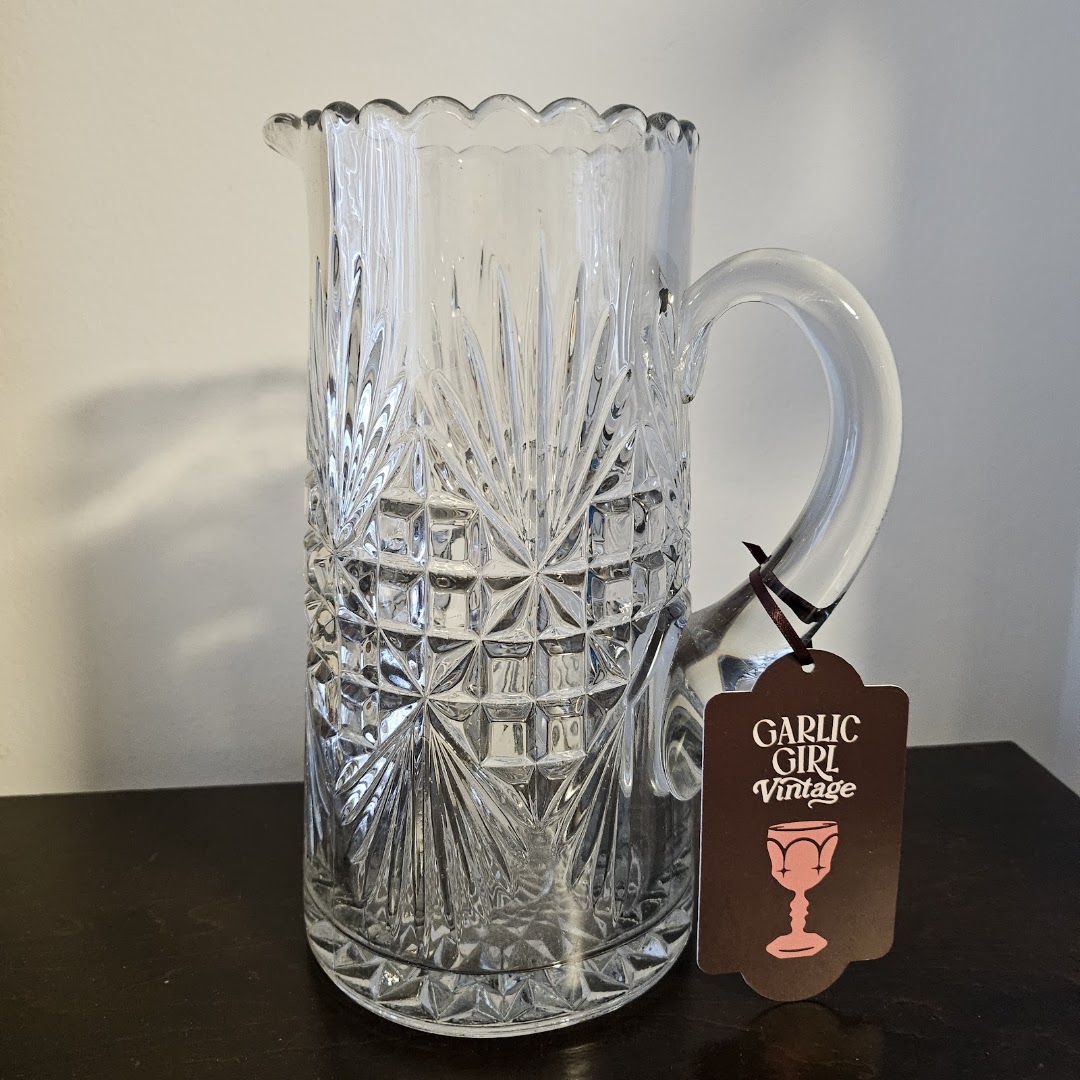 Garlic Girl Vintage: clear product photo with branding