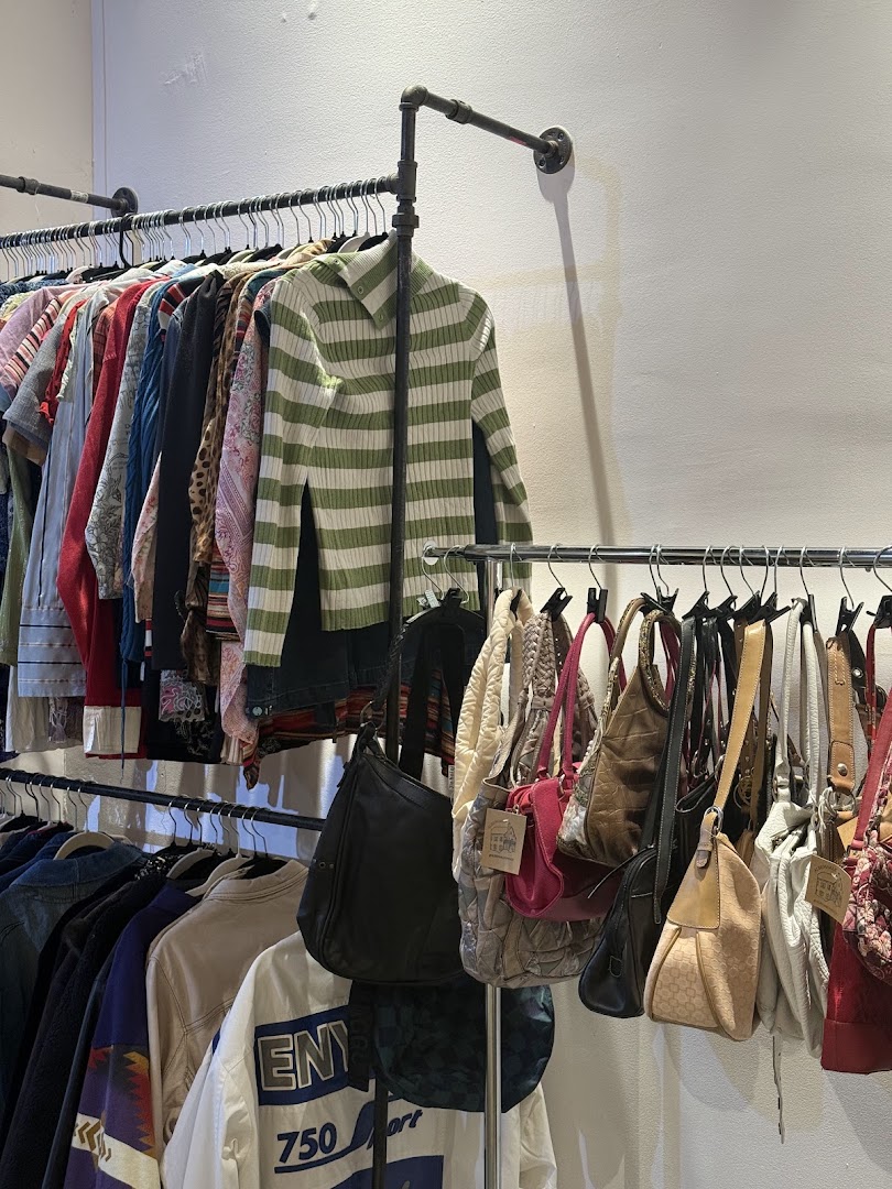 Golden Hour Collective: clear display of shop products