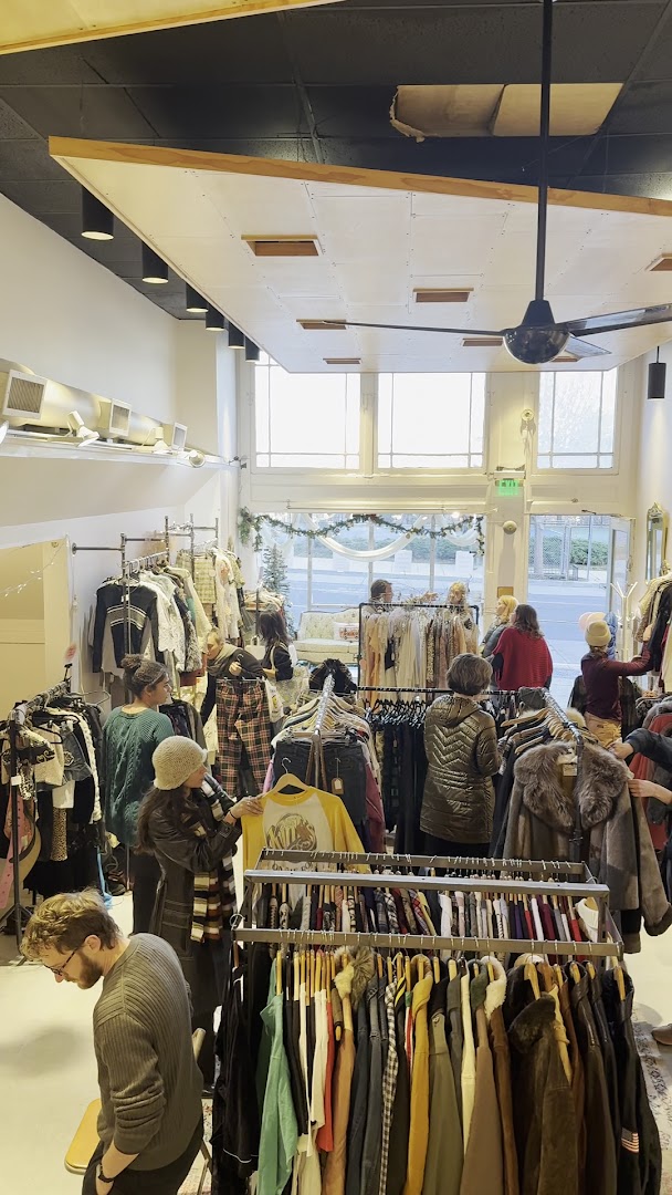 Golden Hour Collective: shop interior and atmosphere