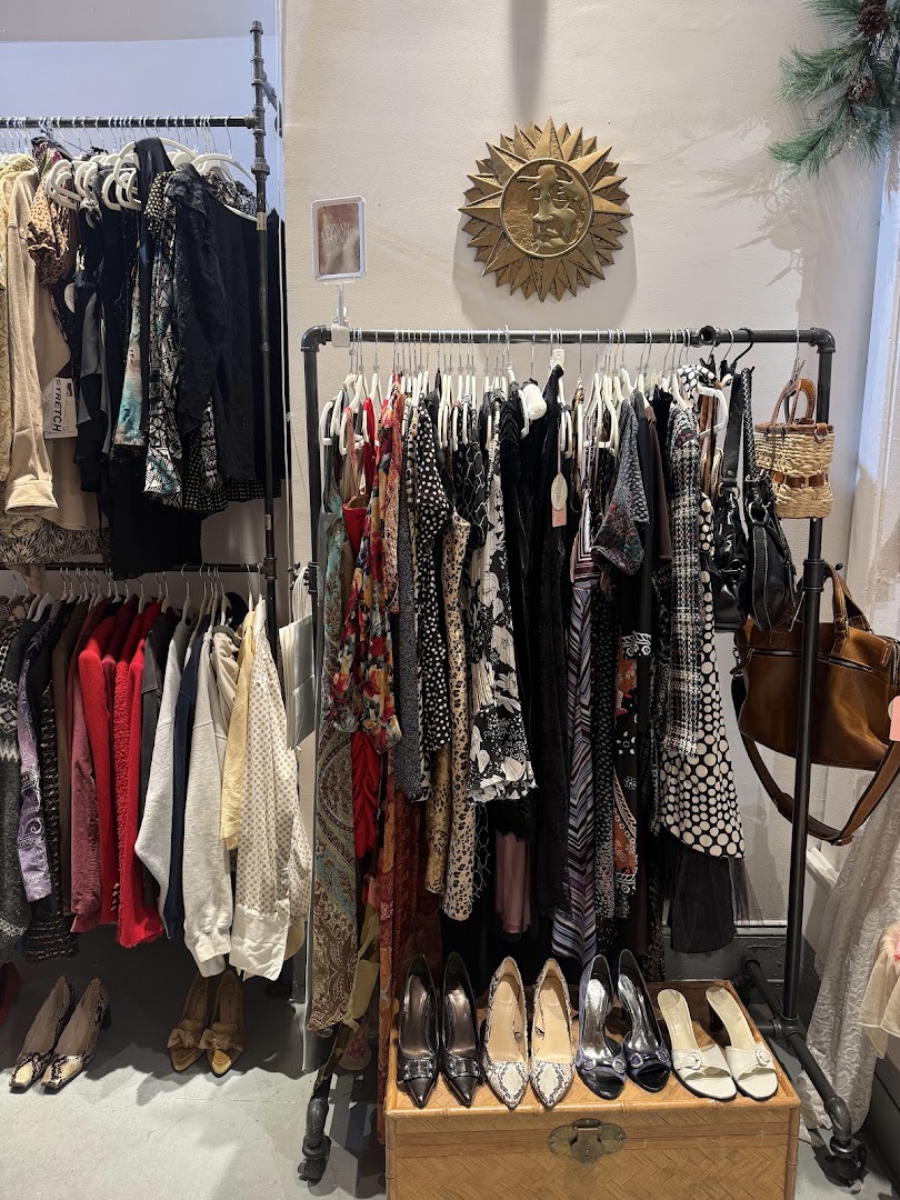 Golden Hour Collective: clear display of shop products