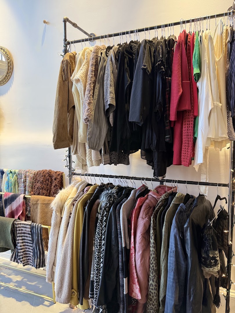 Golden Hour Collective: clear display of shop products