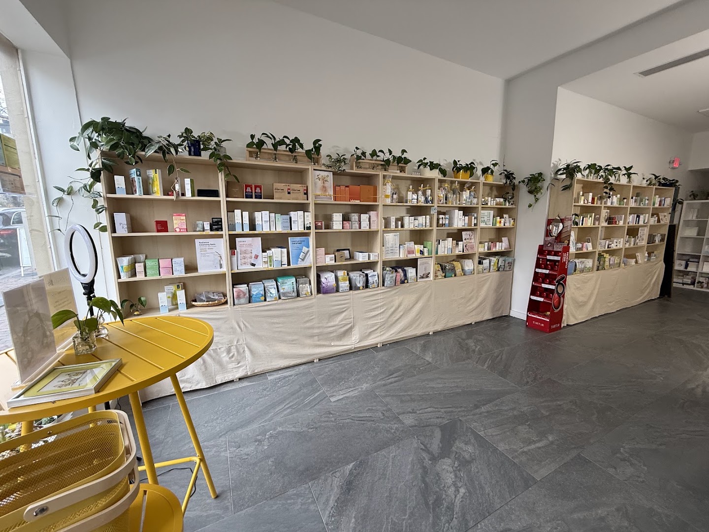 HOSŪ Korea: clear view of shop interior