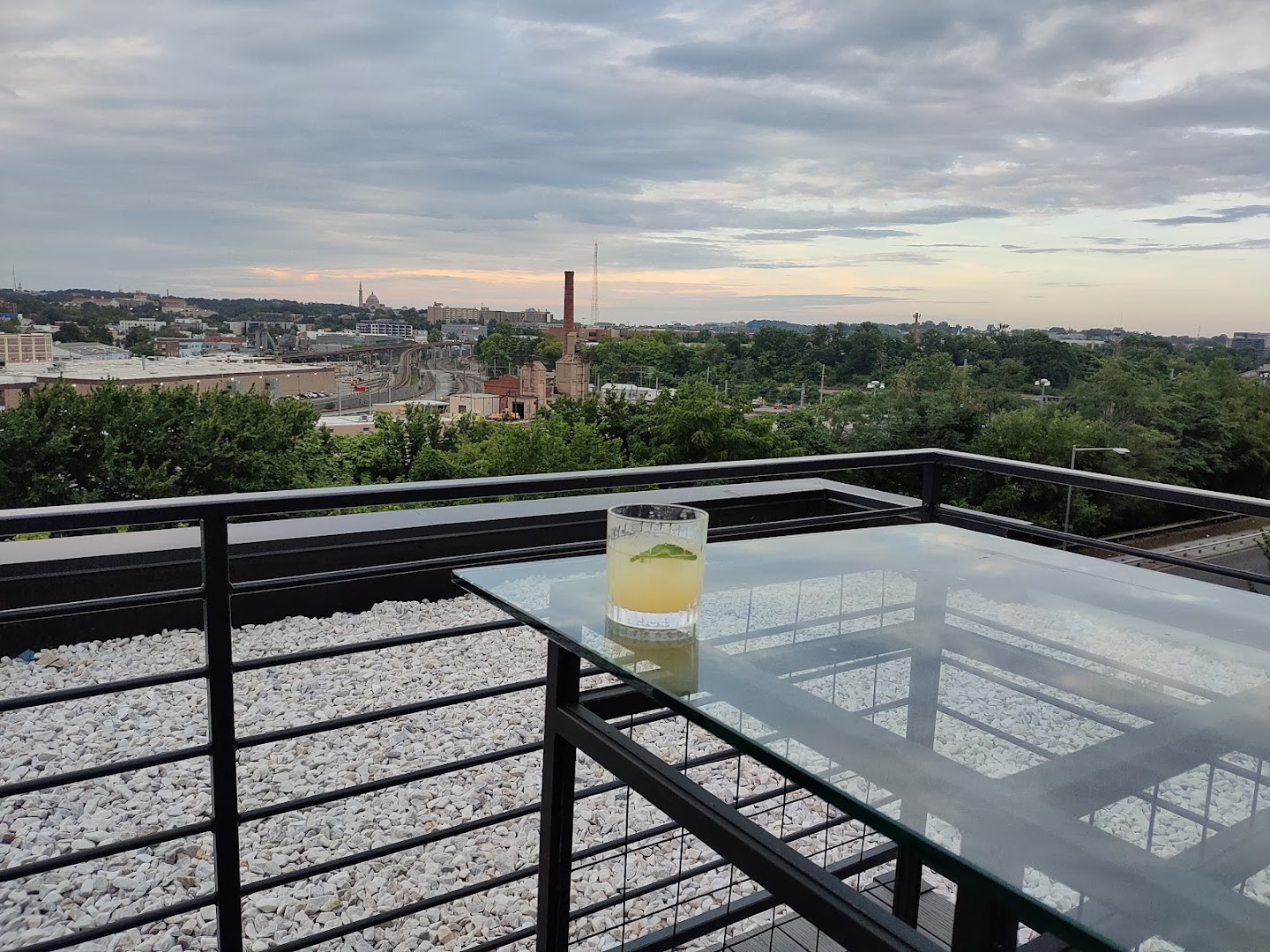 Hotel Nell: attractive rooftop view and drink