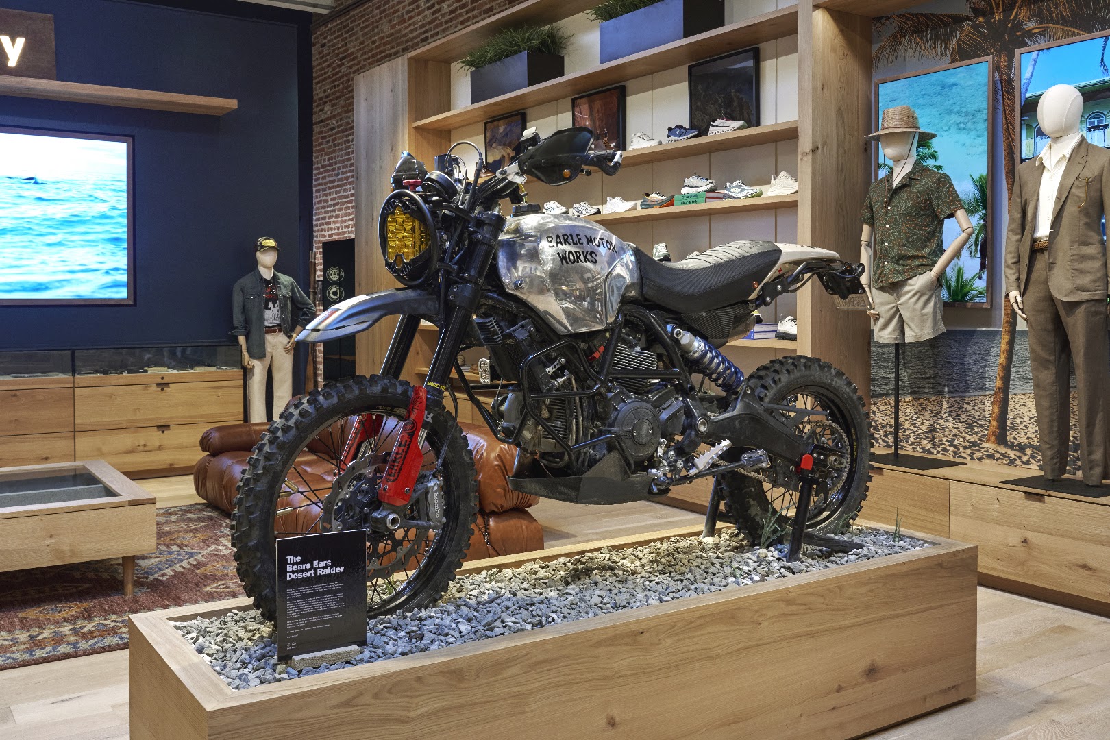 Huckberry: high quality shop interior display