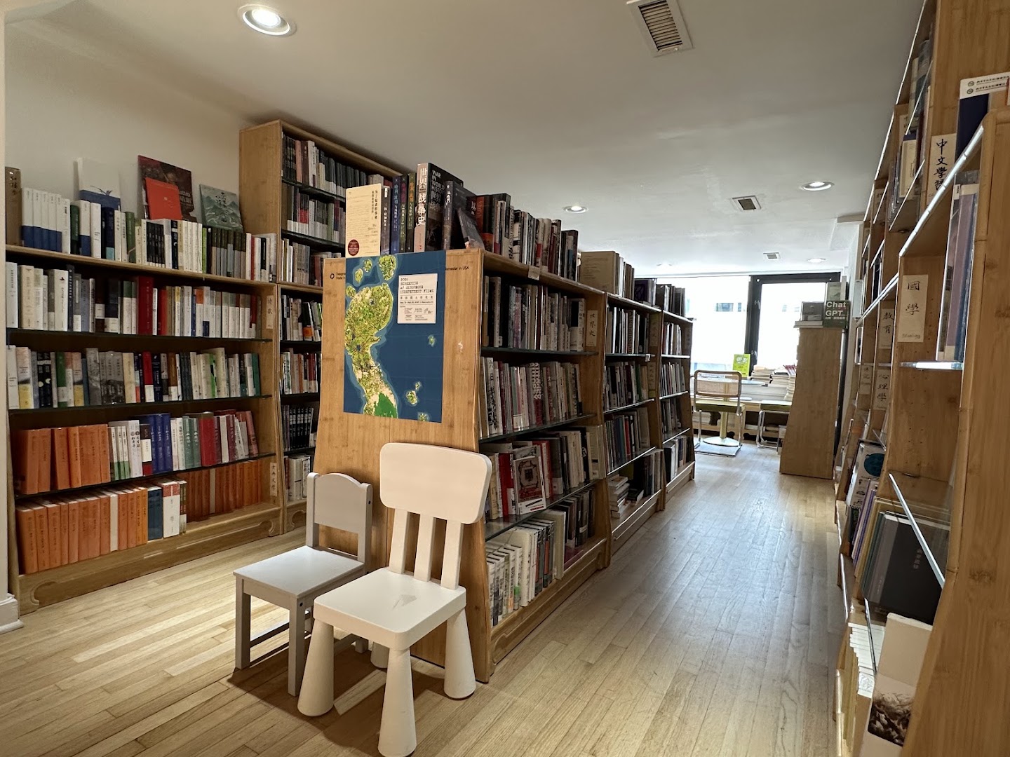 JF Books: clear, inviting bookstore interior shot