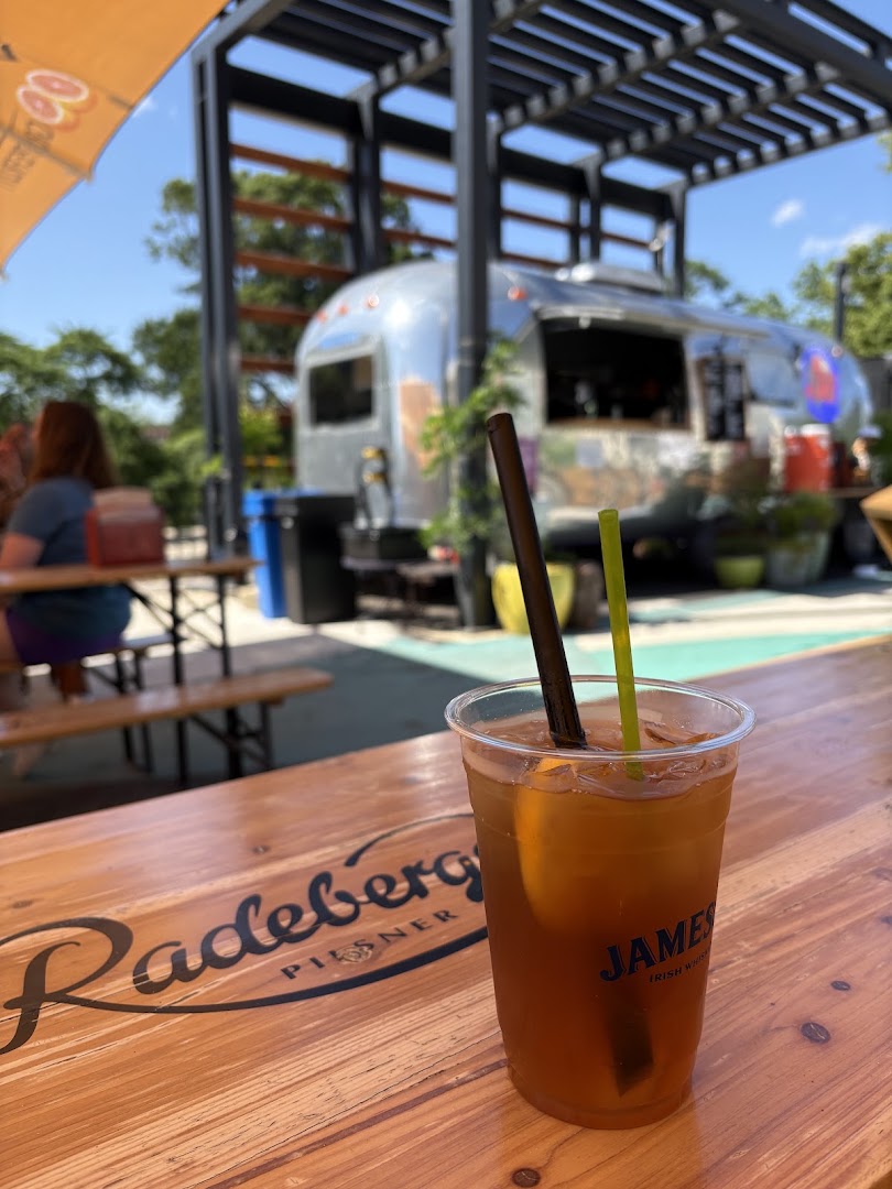 Juneberry Garage: inviting atmosphere and clear focus