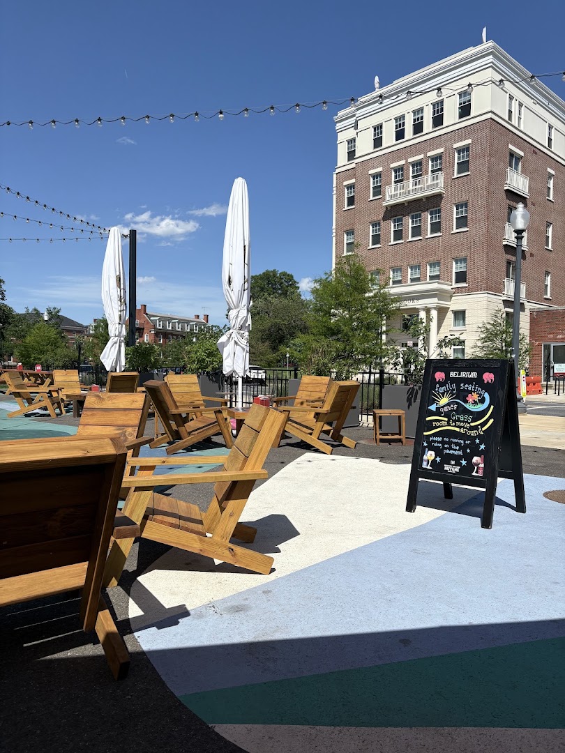 Juneberry Garage: clear photo of outdoor seating