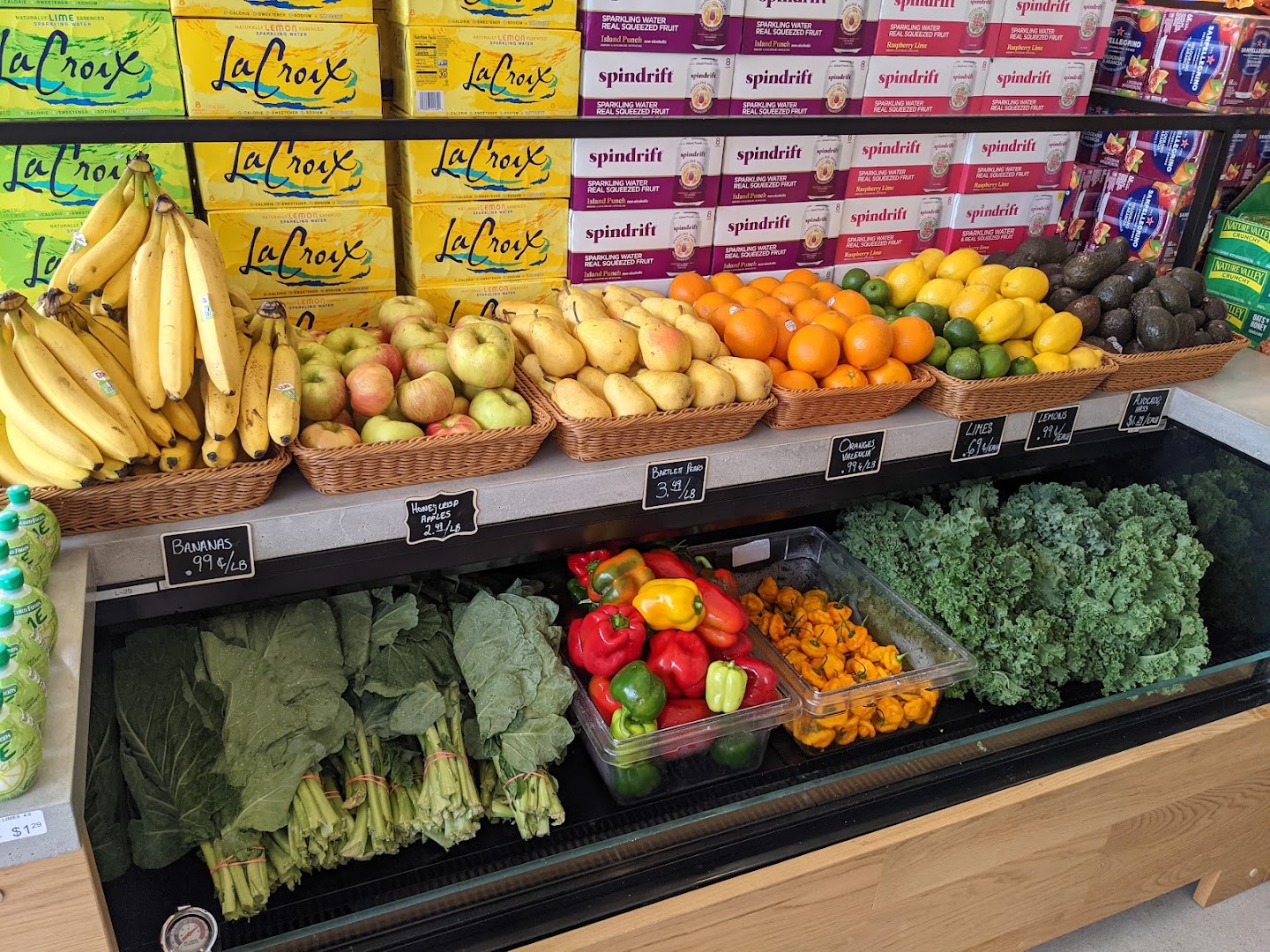 Marion Barry Avenue Market: clean display of fresh produce