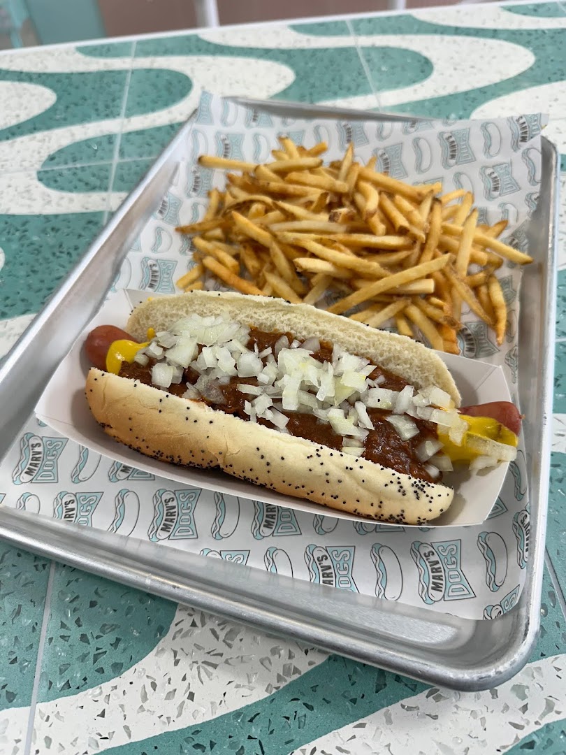 Marv's Dogs: appetizing photo of restaurant food