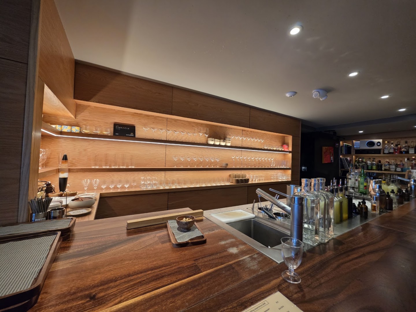 Press Club Cocktail Bar: professional interior shot of bar
