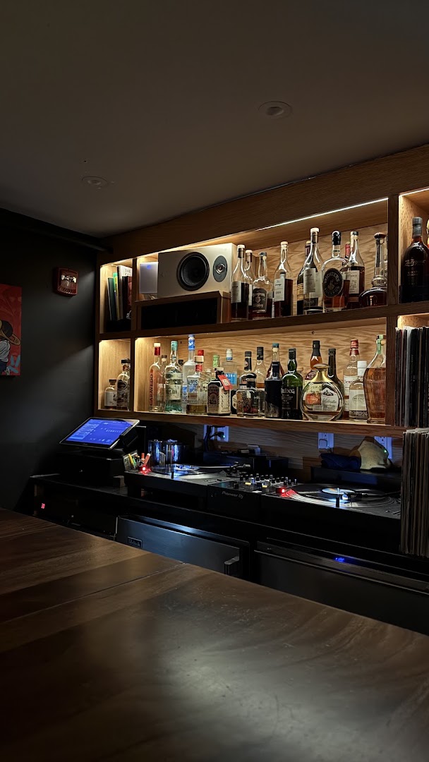 Press Club Cocktail Bar: atmospheric shot of bar interior