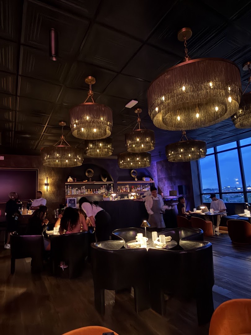 Realm Rooftop Bar & Lounge: atmospheric shot of the venue