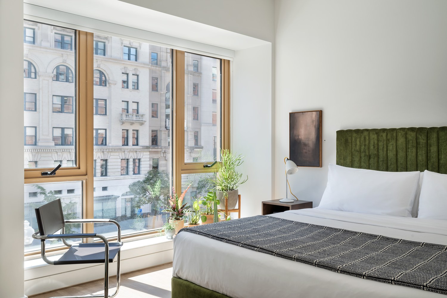 ROOST White House: professional, high-quality hotel room photo