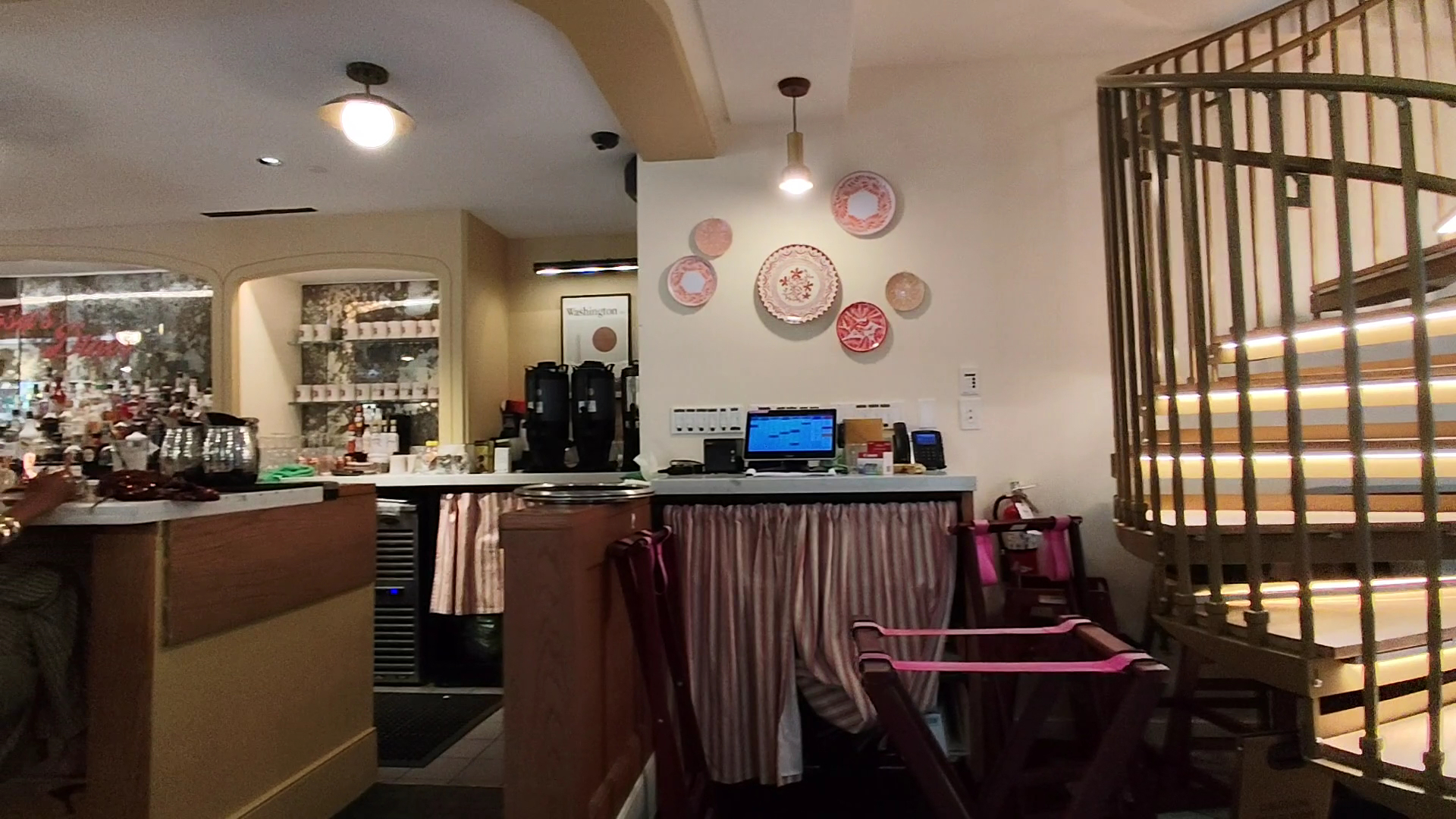Rosa's Diner: clear view of restaurant interior