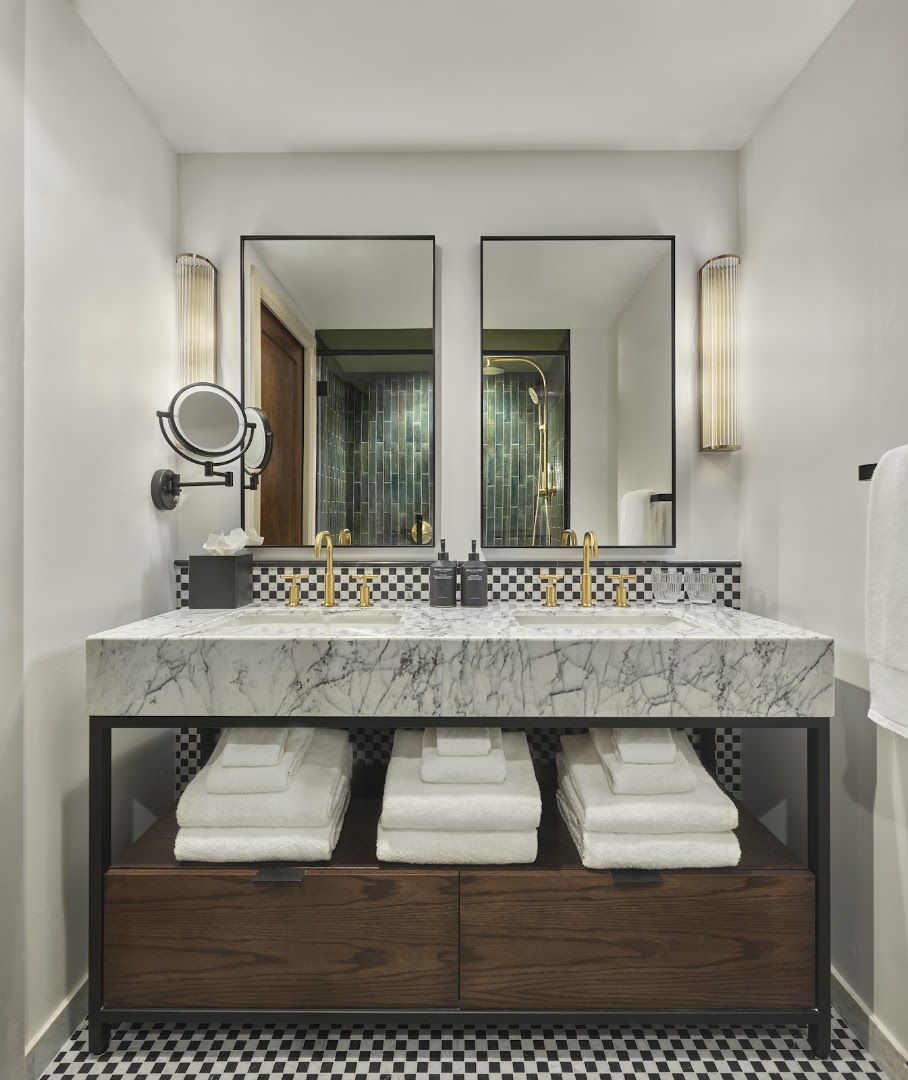 SIXTY DC: professional, high-quality hotel bathroom photo