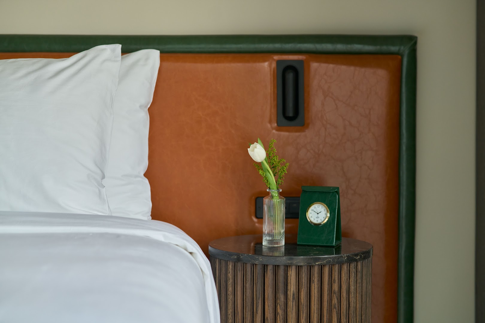 SIXTY DC: professional hotel room interior shot