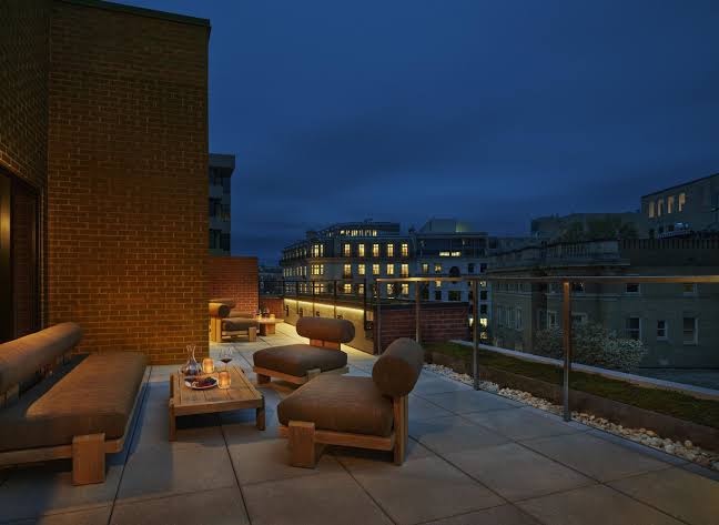 SIXTY DC: attractive hotel terrace at dusk