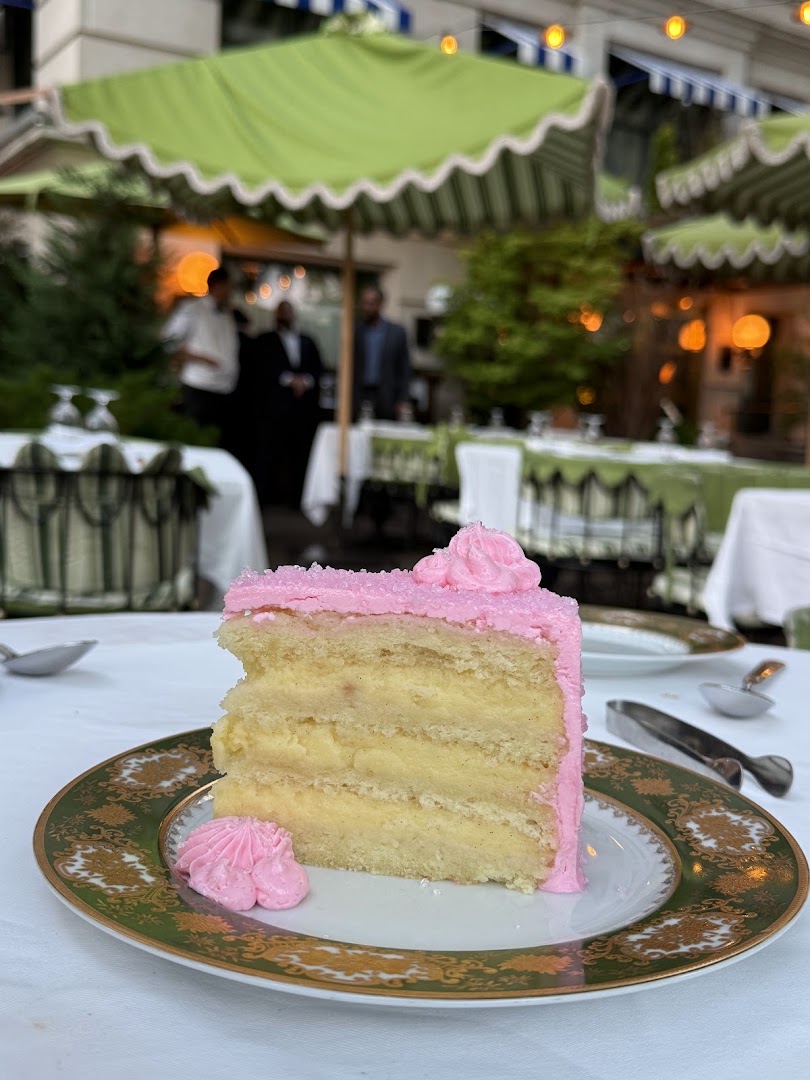 The Occidental: appetizing food photo with atmosphere