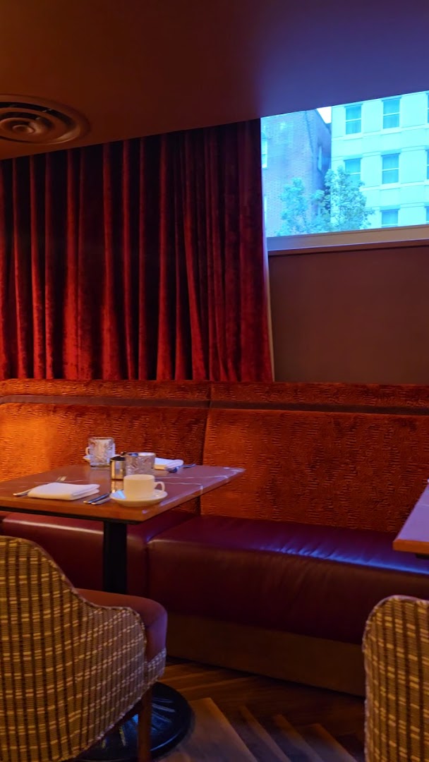 The Riggsby: restaurant interior and atmosphere