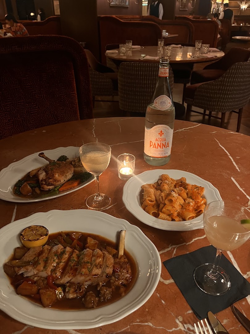 The Riggsby: appetizing food and restaurant atmosphere