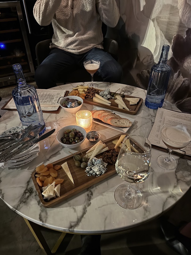 Ugly Duckling: appetizing food and drink presentation