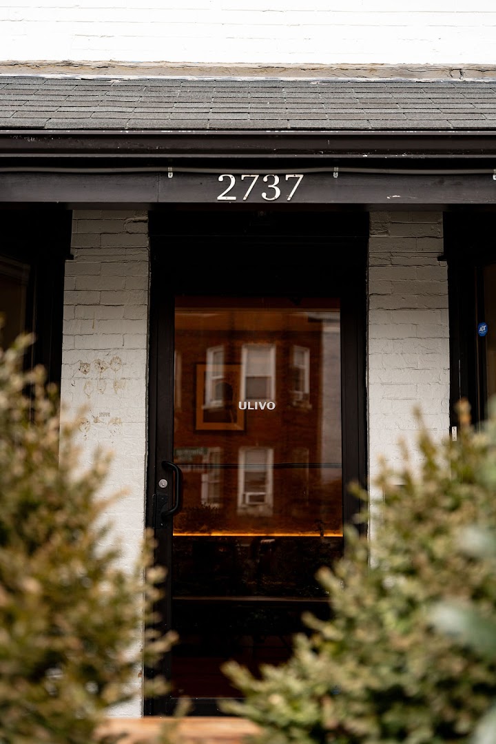 Ulivo: professional exterior shot of entrance