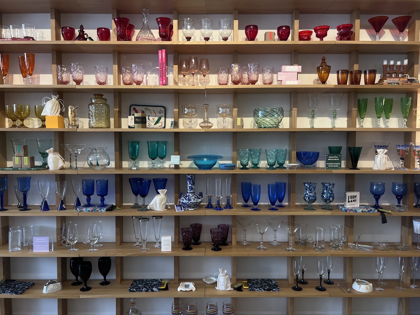 Vintage Vintage Vintage: clear display of shop products