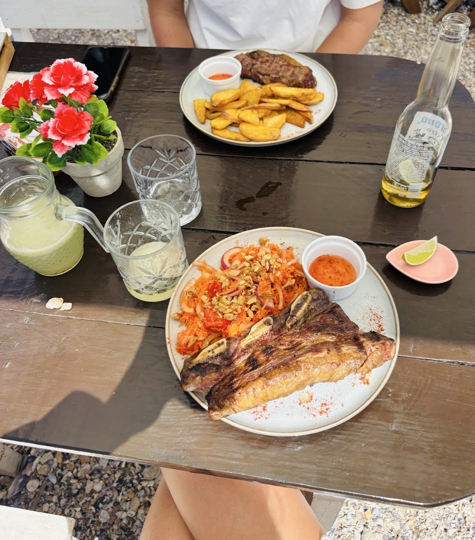 Restaurante Darwin: appetizing food and drink presentation
