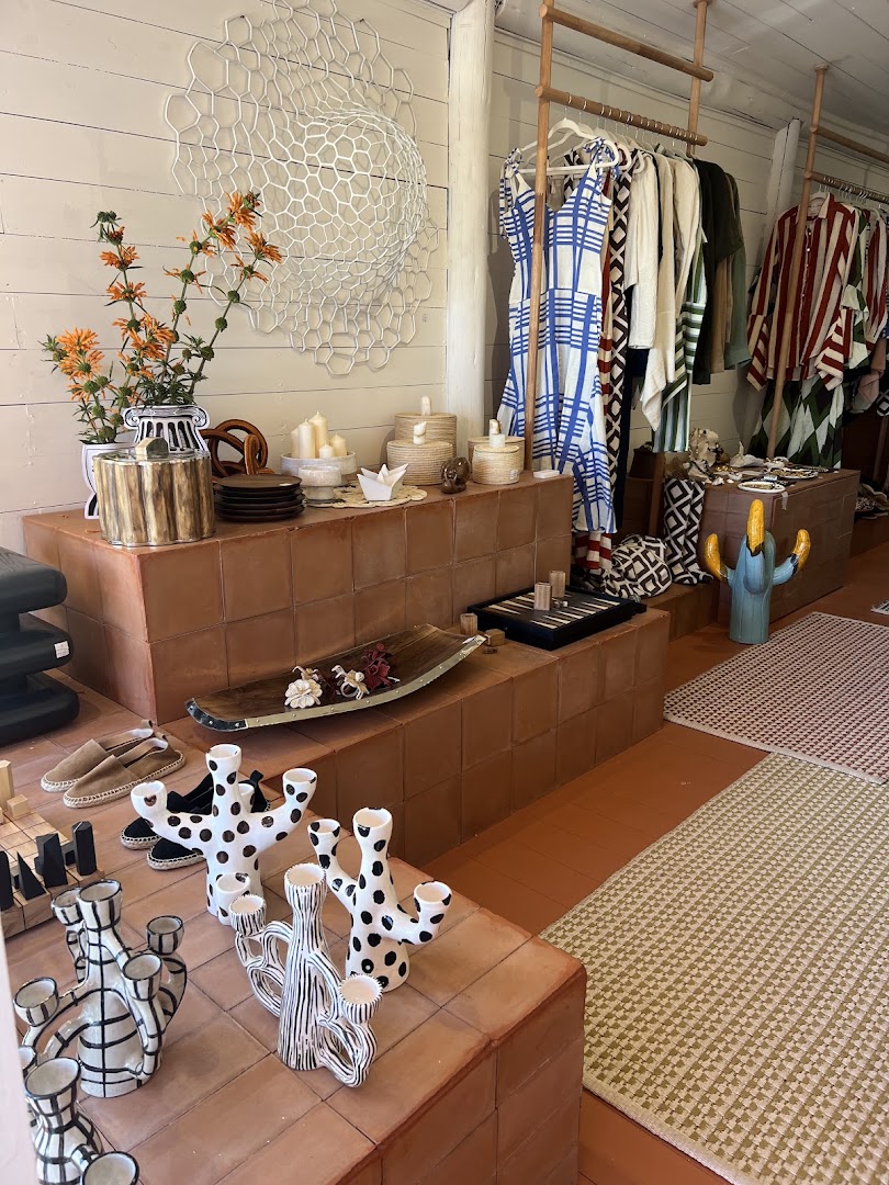 Caradonti: clear, attractive shop interior display