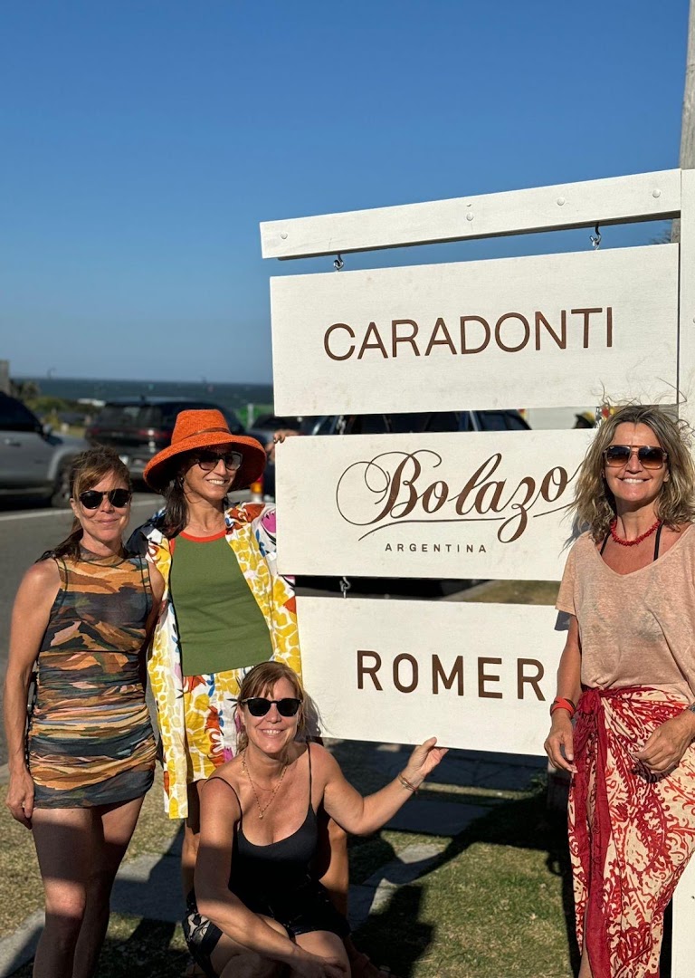 Caradonti: clear photo of shop signage