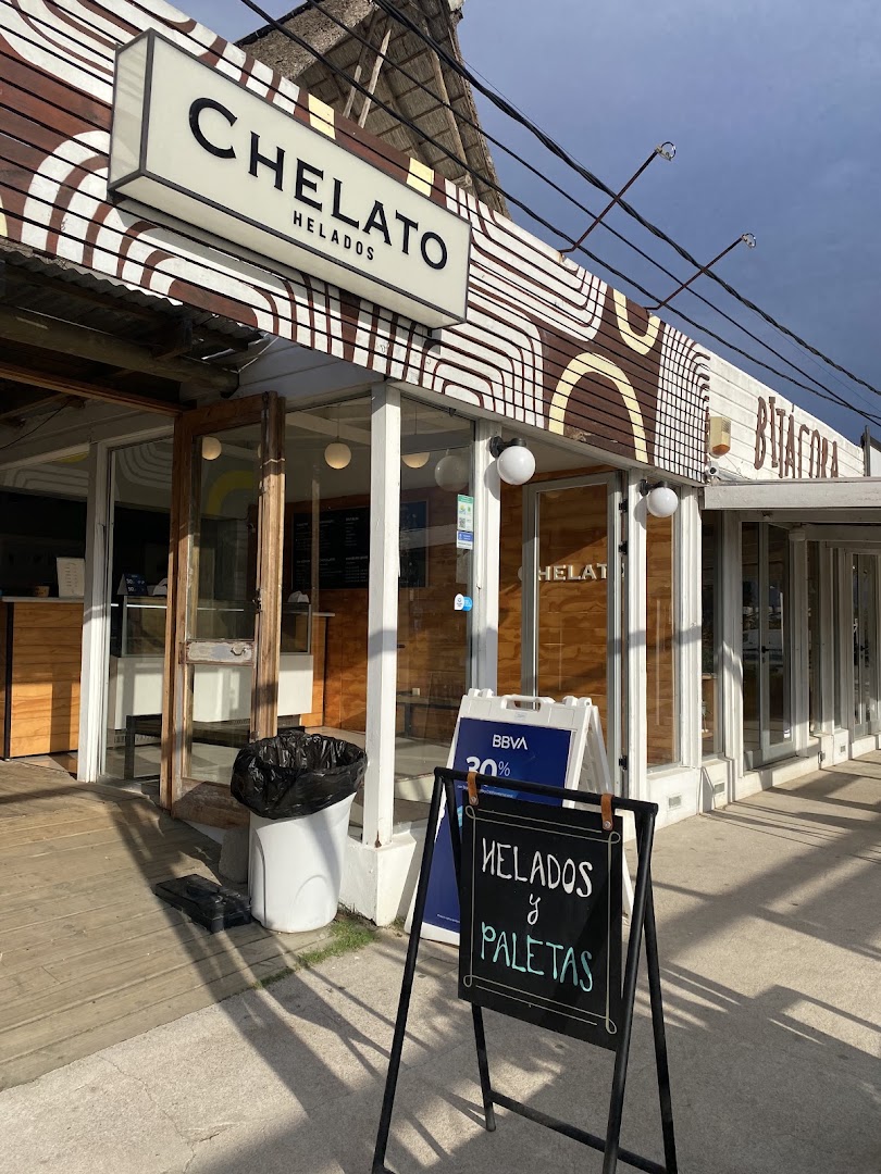 Chelato La Paloma: clear storefront photo of shop