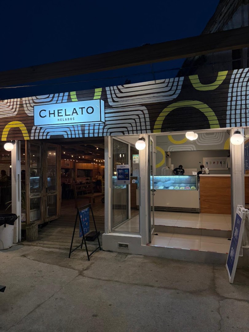 Chelato La Paloma: clear storefront photo of shop