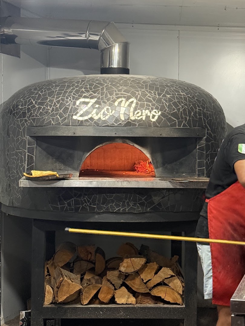 Zio Nero: high quality shot of oven