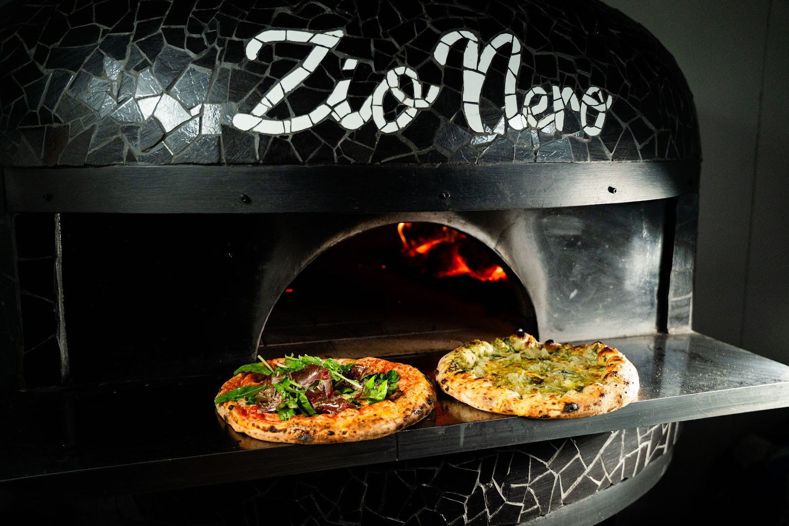 Zio Nero: professional photo of restaurant oven