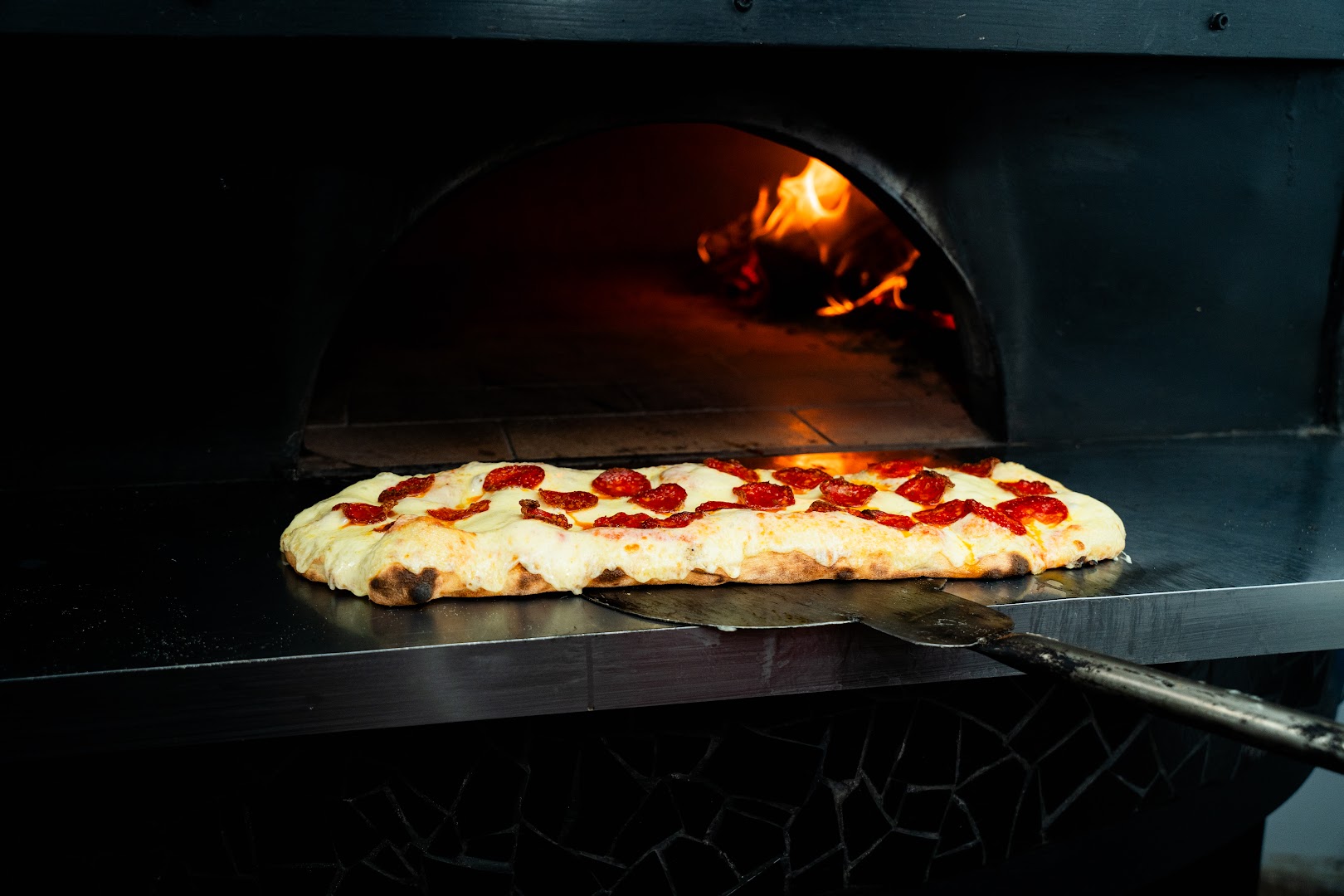 Zio Nero: appetizing pizza in wood-fired oven