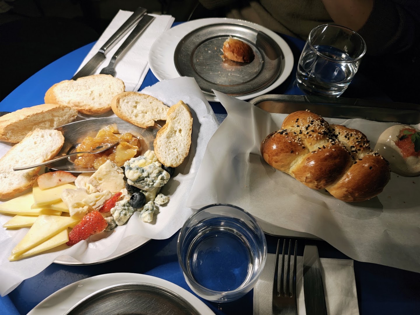 Bisiesto: appetizing food presentation and quality