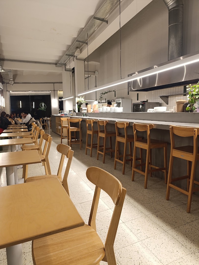 Café Paraíso: clear, inviting interior atmosphere