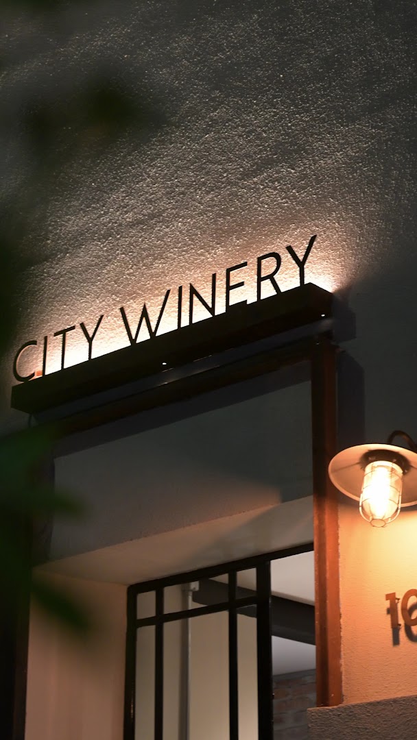 City Winery Uruguay: clear, professional shot of signage
