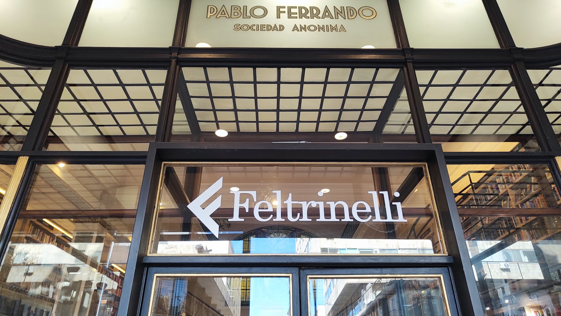 Feltrinelli: clear photo of venue entrance