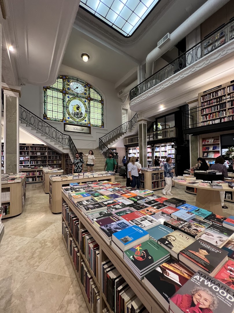 Feltrinelli: high quality interior venue shot