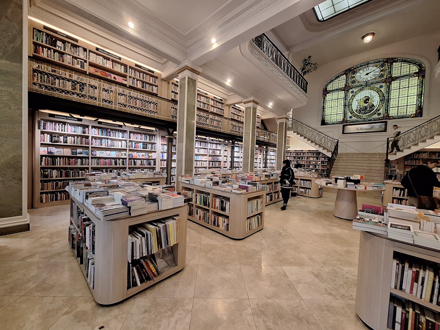 Feltrinelli: high quality interior venue shot