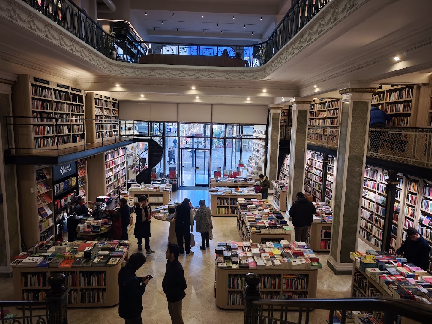 Feltrinelli: high quality interior venue shot