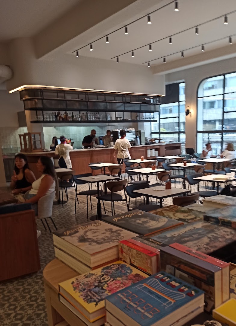 Feltrinelli: venue atmosphere and interior