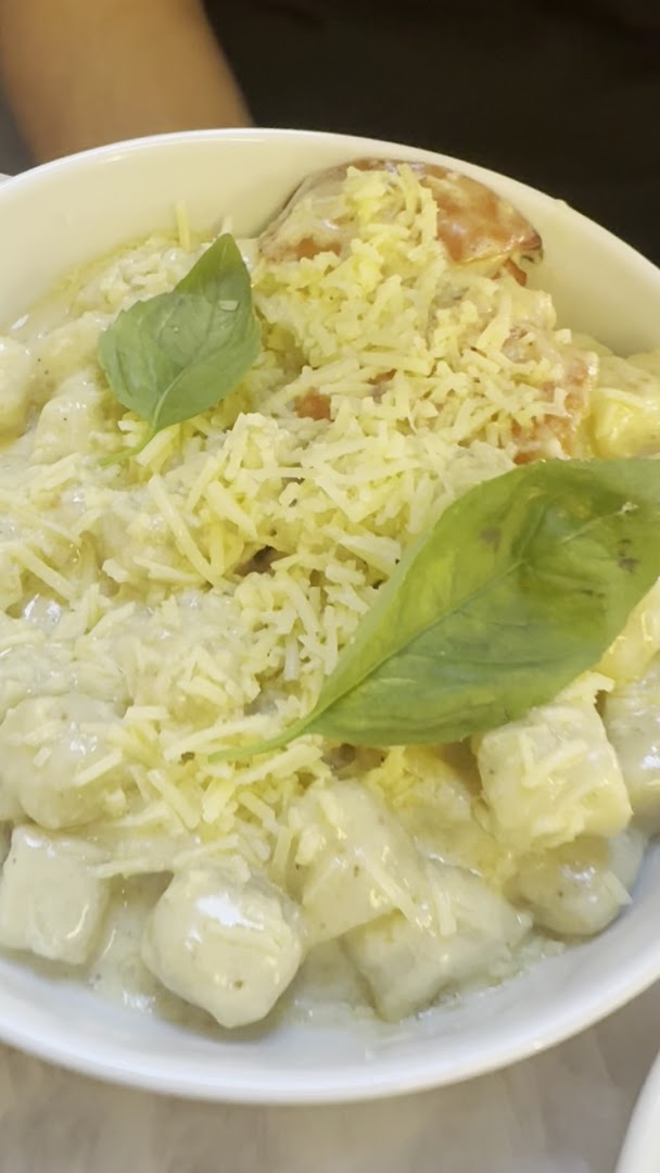 Flora Mostrador: appetizing photo of served dish