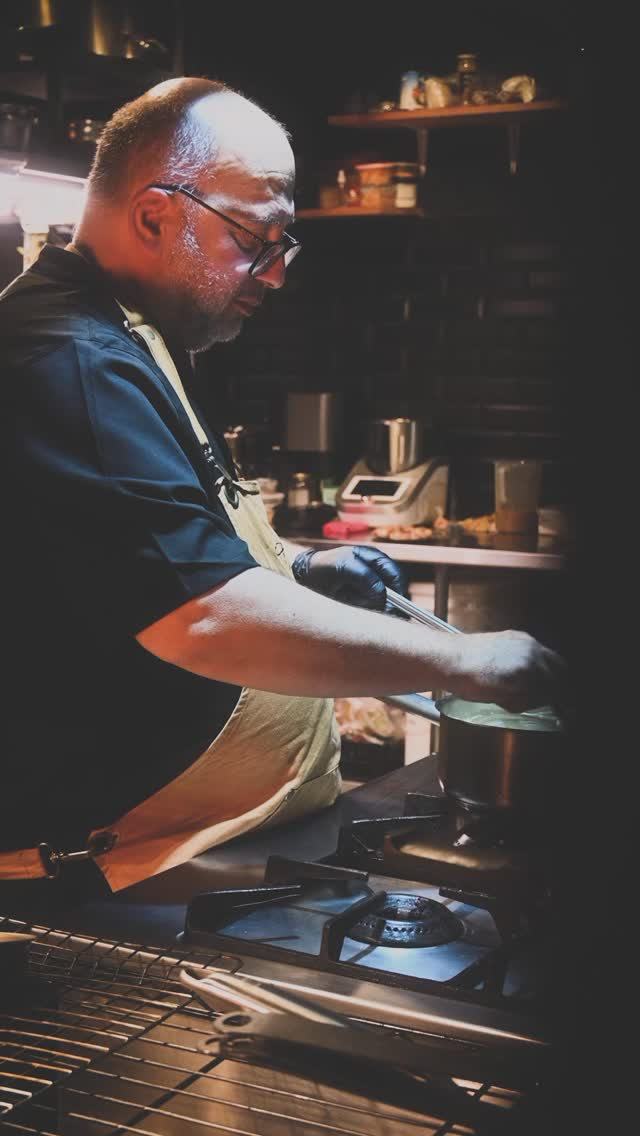Hopper Bistró: professional photo of chef cooking