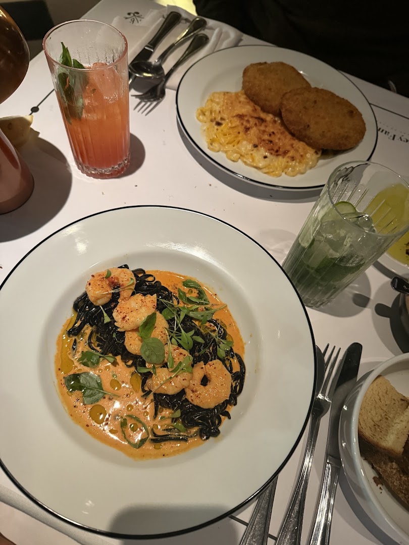 Massey Familia: appetizing food and drink presentation