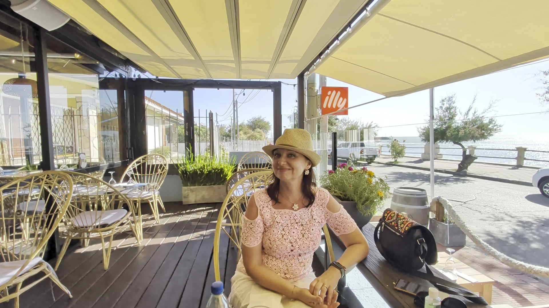 Ocho Nudos: pleasant restaurant terrace atmosphere