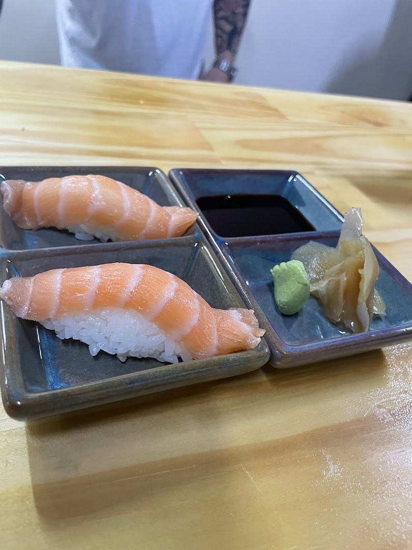 Sushi Zu: appetizing, clear photo of sushi